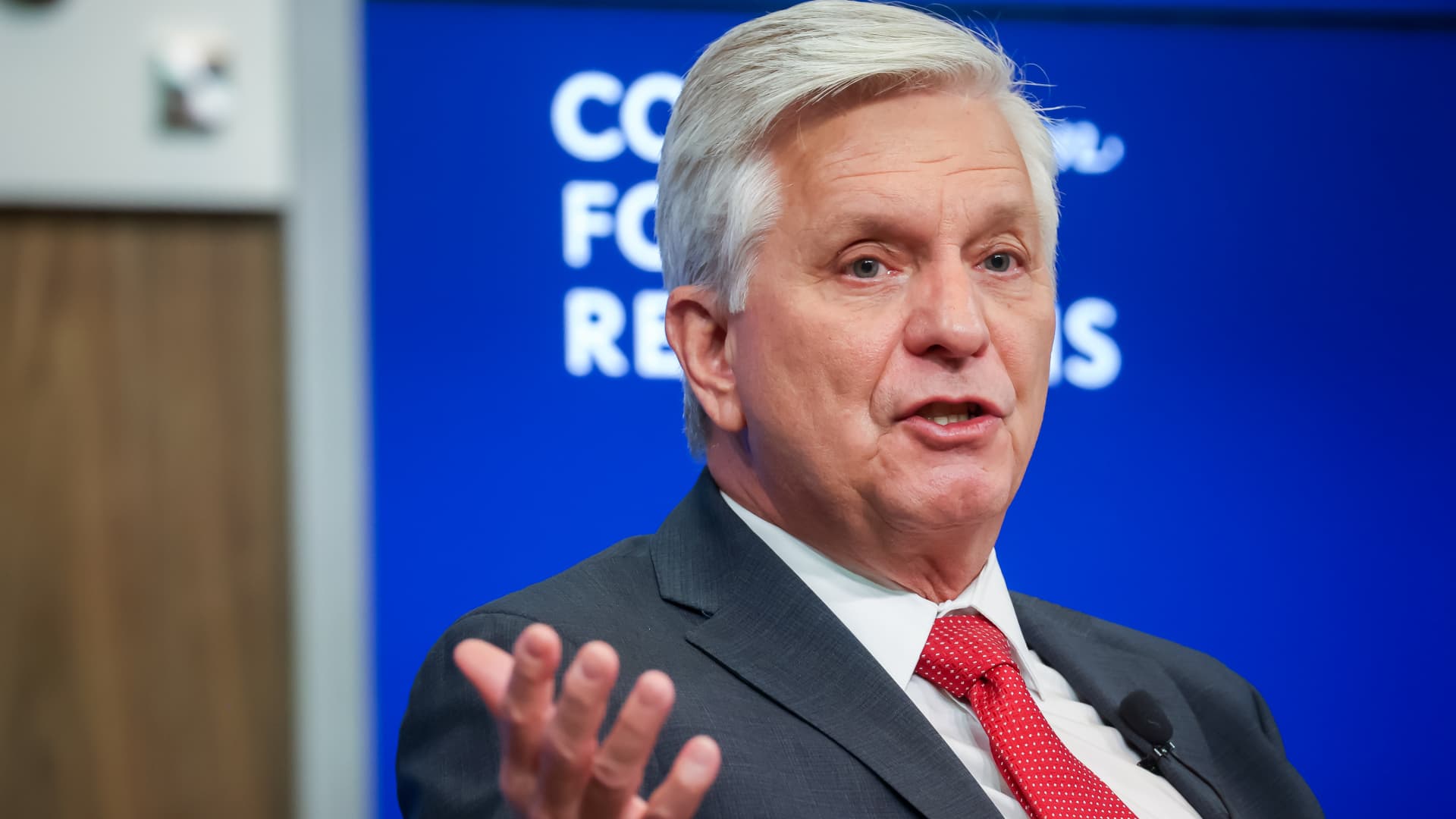 Fed Governor Waller Advocates for December Rate Cut Amidst Declining Labor Market Support – Mirror Brief