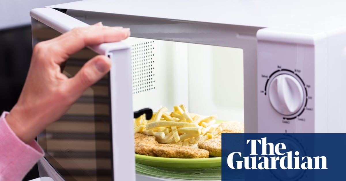 Rising Bowel Cancer Rates in Under-50s Linked to Ultra-Processed Foods, Study Indicates – Mirror Brief